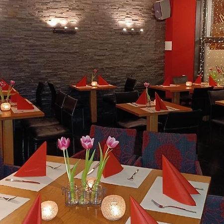 Hotel-Restaurant Le Lion D'Or ポラントリュイ エクステリア 写真