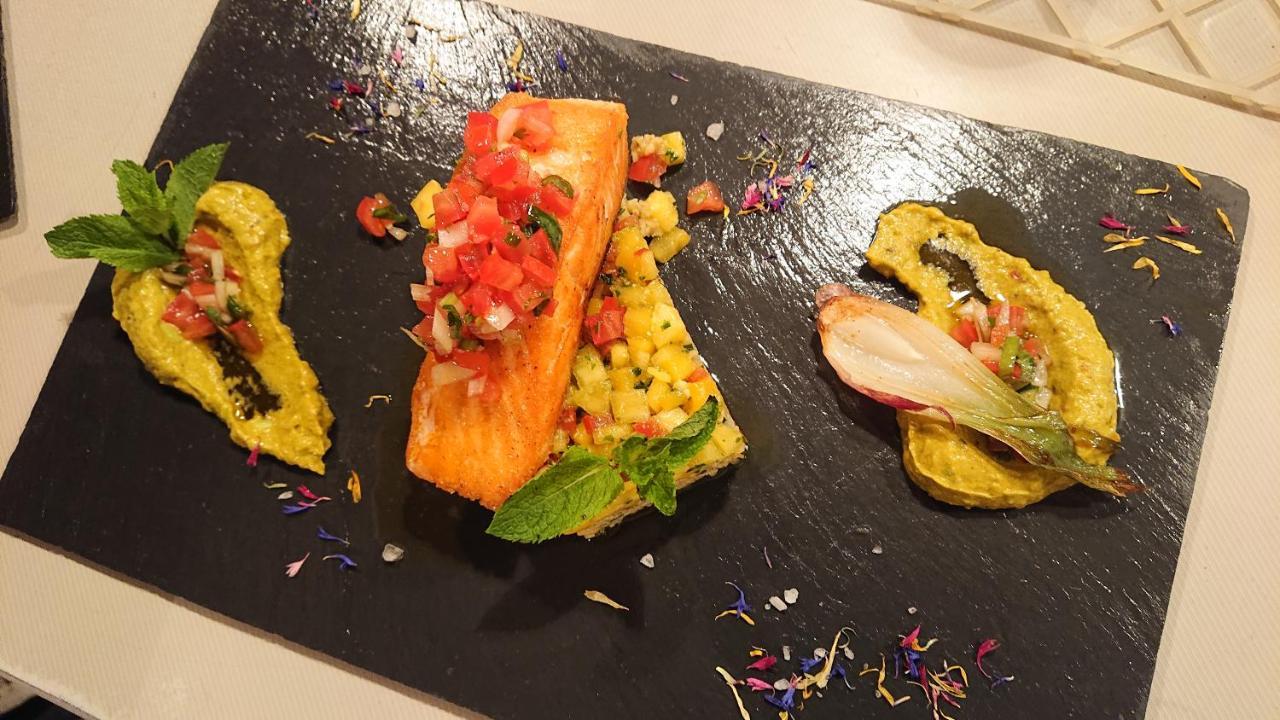 Hotel-Restaurant Le Lion D'Or ポラントリュイ エクステリア 写真