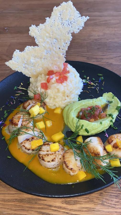 Hotel-Restaurant Le Lion D'Or ポラントリュイ エクステリア 写真