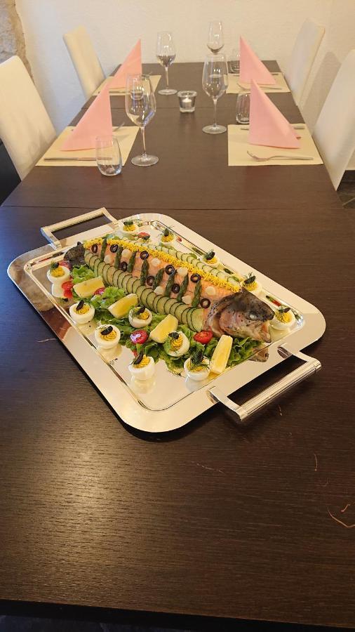 Hotel-Restaurant Le Lion D'Or ポラントリュイ エクステリア 写真
