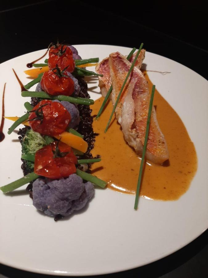 Hotel-Restaurant Le Lion D'Or ポラントリュイ エクステリア 写真