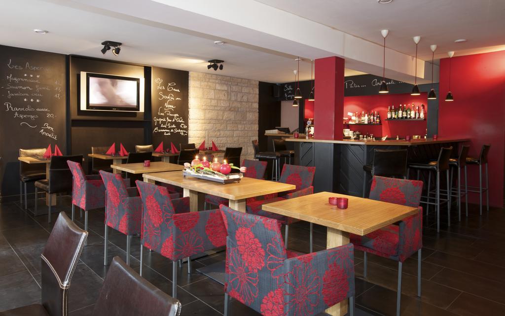 Hotel-Restaurant Le Lion D'Or ポラントリュイ エクステリア 写真