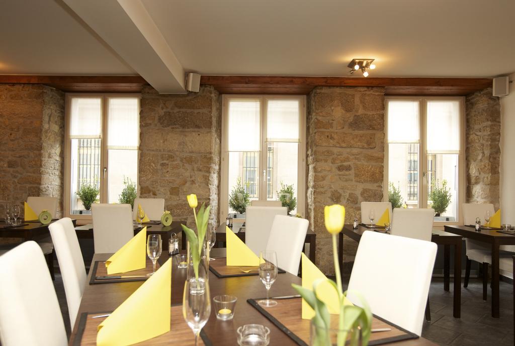 Hotel-Restaurant Le Lion D'Or ポラントリュイ エクステリア 写真