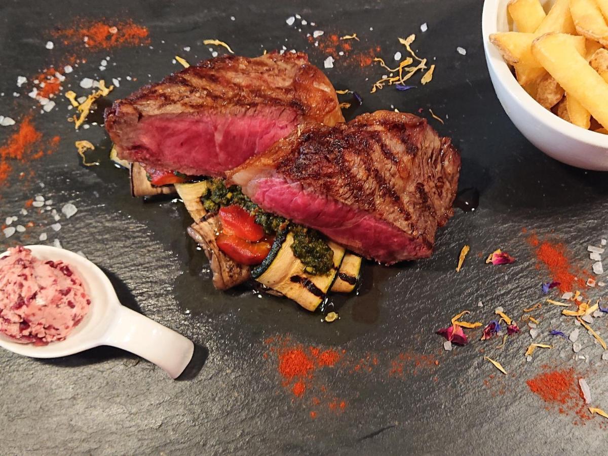 Hotel-Restaurant Le Lion D'Or ポラントリュイ エクステリア 写真