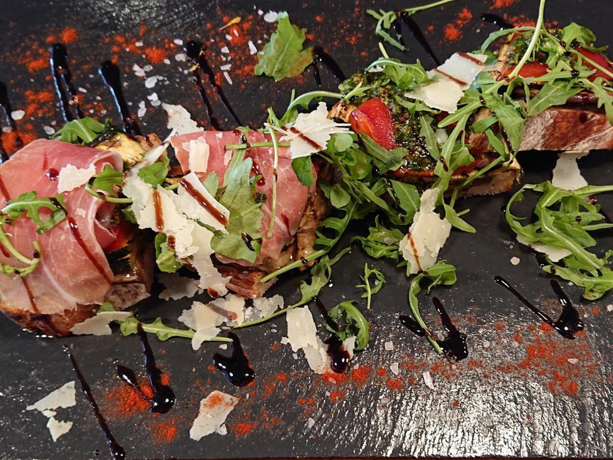 Hotel-Restaurant Le Lion D'Or ポラントリュイ エクステリア 写真